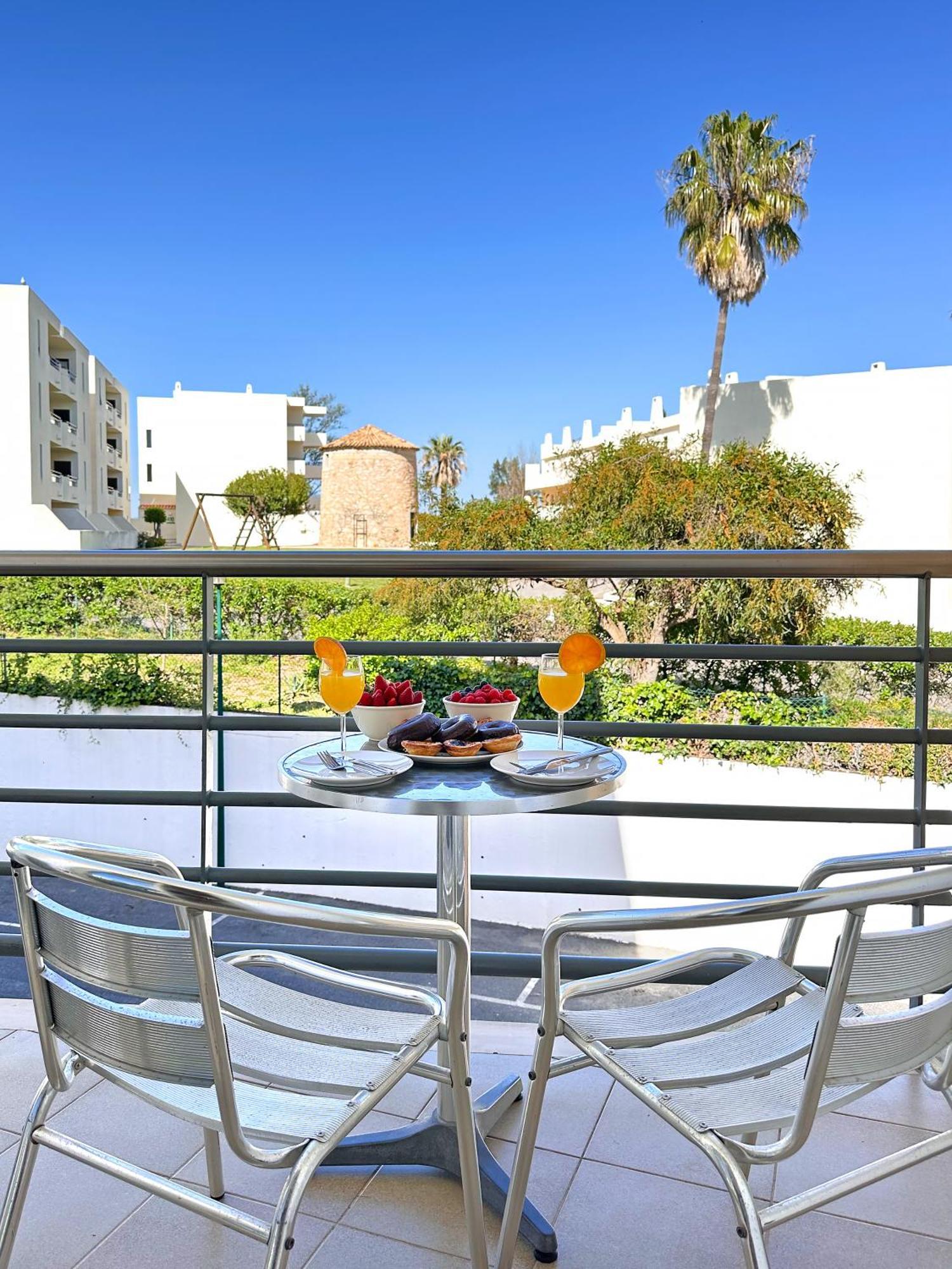 Modern Ocean, Garden & Pool View Condo By Becherish البوفيرا المظهر الخارجي الصورة