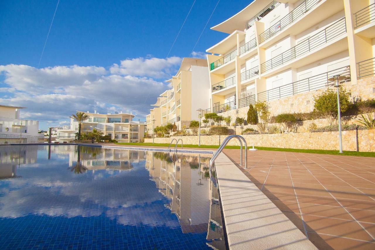 Modern Ocean, Garden & Pool View Condo By Becherish البوفيرا المظهر الخارجي الصورة
