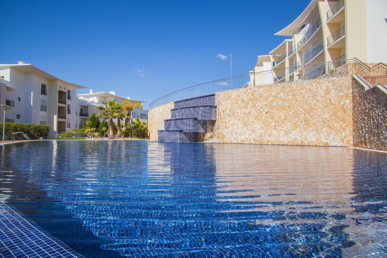Modern Ocean, Garden & Pool View Condo By Becherish البوفيرا المظهر الخارجي الصورة